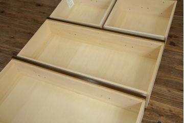 中古　カリモク家具(karimoku)　domani(ドマーニ)　Morganton(モーガントン)　上品な佇まいのドロワーチェスト(サイドチェスト、引き出し、店舗什器)(定価約30万円)(R-081891)