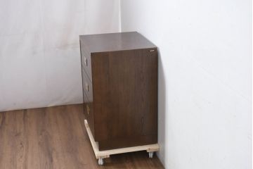 中古　カリモク家具(karimoku)　domani(ドマーニ)　Morganton(モーガントン)　上品な佇まいのドロワーチェスト(サイドチェスト、引き出し、店舗什器)(定価約17万円)(R-081892)