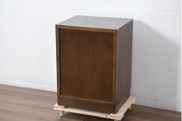 中古　カリモク家具(karimoku)　domani(ドマーニ)　Morganton(モーガントン)　上品な佇まいのドロワーチェスト(サイドチェスト、引き出し、店舗什器)(定価約17万円)(R-081892)