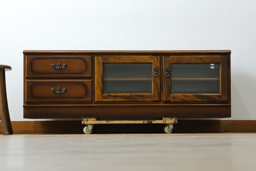 中古　カリモク家具(karimoku)　COLONIAL(コロニアル)シリーズ　カントリースタイルのお部屋におすすめなテレビボード　定価約26万円　(R-081893)