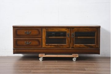 中古　カリモク家具(karimoku)　COLONIAL(コロニアル)シリーズ　カントリースタイルのお部屋におすすめなテレビボード(テレビ台、リビングボード、ローボード、戸棚)(定価約26万円)(R-081893)