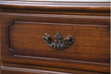 中古　カリモク家具(karimoku)　COLONIAL(コロニアル)シリーズ　カントリースタイルのお部屋におすすめなテレビボード(テレビ台、リビングボード、ローボード、戸棚)(定価約26万円)(R-081893)