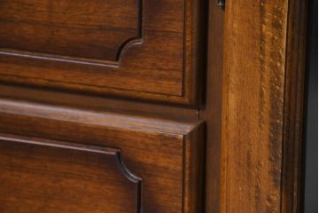 中古　カリモク家具(karimoku)　COLONIAL(コロニアル)シリーズ　カントリースタイルのお部屋におすすめなテレビボード(テレビ台、リビングボード、ローボード、戸棚)(定価約26万円)(R-081893)
