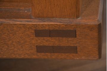 和製ビンテージ　特注!!　高級品　総タモ材　天板極厚1枚板　自然な木の風合いを楽しめる四枚引き戸の和風サイドボード(水屋箪笥、食器棚、カップボード、収納棚、戸棚、ビンテージ)(製作費約150万円)(R-081894)