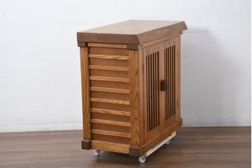 和製ビンテージ　特注!!　高級品　総タモ材　天板極厚1枚板　自然な木の風合いを楽しめる和風サイドキャビネット(サイドボード、戸棚、収納棚、ヴィンテージ)(R-081895)