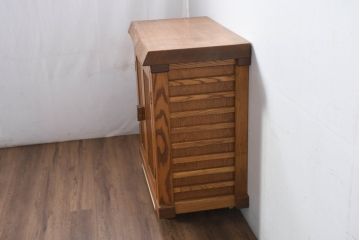 和製ビンテージ　特注!!　高級品　総タモ材　天板極厚1枚板　自然な木の風合いを楽しめる和風サイドキャビネット(サイドボード、戸棚、収納棚、ヴィンテージ)(R-081895)