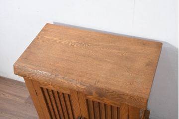 和製ビンテージ　特注!!　高級品　総タモ材　天板極厚1枚板　自然な木の風合いを楽しめる和風サイドキャビネット(サイドボード、戸棚、収納棚、ヴィンテージ)(R-081895)