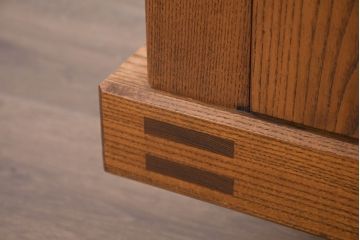 和製ビンテージ　特注!!　高級品　総タモ材　天板極厚1枚板　自然な木の風合いを楽しめる和風サイドキャビネット(サイドボード、戸棚、収納棚、ヴィンテージ)(R-081896)