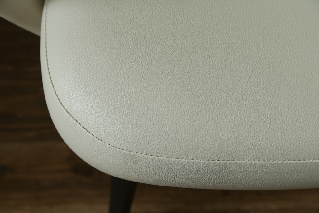 新古　未使用　ほぼ新品　Knoll(ノル)　本革(レザー)　生地KT Collection　脚エボニーウッド　Saarinen Collection Conference Arm Chair(サーリネン コレクション カンファレンス アームチェア)　シンプルで使い勝手の良いアームチェア2脚セット　定価約48万円　(R-081897)