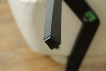 新古　未使用　ほぼ新品　Knoll(ノル)　本革(レザー)　生地KT Collection　脚エボニーウッド　Saarinen Collection Conference Arm Chair(サーリネン コレクション カンファレンス アームチェア)　シンプルで使い勝手の良いアームチェア2脚セット　定価約48万円　(R-081897)