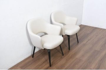 中古　新古品　ほぼ新品　Knoll(ノル)　本革(レザー)　生地KT Collection　脚エボニーウッド　Saarinen Collection Conference Arm Chair(サーリネン コレクション カンファレンス アームチェア)　シンプルで使い勝手の良いアームチェア2脚セット(椅子、イス、バラ売り可能)(定価約48万円)(R-081897)