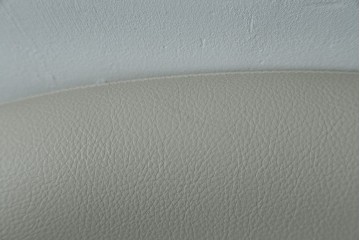 新古　未使用　ほぼ新品　Knoll(ノル)　本革(レザー)　生地KT Collection　脚エボニーウッド　Saarinen Collection Conference Arm Chair(サーリネン コレクション カンファレンス アームチェア)　シンプルで使い勝手の良いアームチェア2脚セット　定価約48万円　(R-081901)