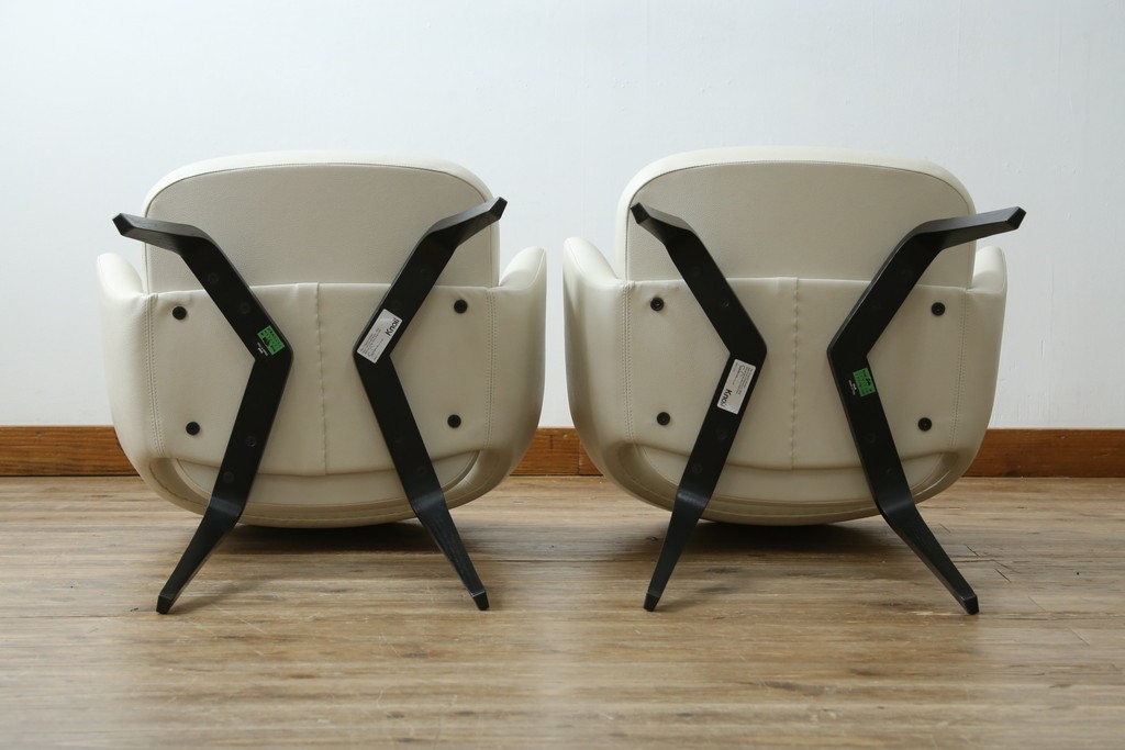 新古　未使用　ほぼ新品　Knoll(ノル)　本革(レザー)　生地KT Collection　脚エボニーウッド　Saarinen Collection Conference Arm Chair(サーリネン コレクション カンファレンス アームチェア)　シンプルで使い勝手の良いアームチェア2脚セット　定価約48万円　(R-081901)