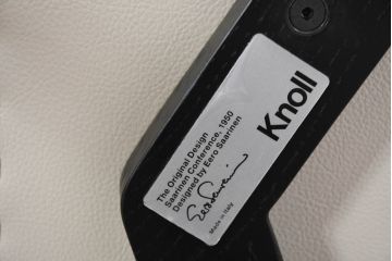中古　新古品　ほぼ新品　Knoll(ノル)　本革(レザー)　生地KT Collection　脚エボニーウッド　Saarinen Collection Conference Arm Chair(サーリネン コレクション カンファレンス アームチェア)　シンプルで使い勝手の良いアームチェア2脚セット(椅子、イス、バラ売り可能)(定価約48万円)(R-081901)