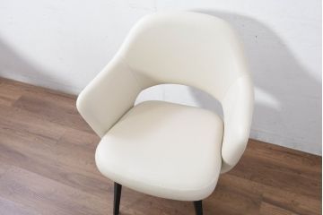 中古　新古品　ほぼ新品　Knoll(ノル)　本革(レザー)　生地KT Collection　脚エボニーウッド　Saarinen Collection Conference Arm Chair(サーリネン コレクション カンファレンス アームチェア)　シンプルで使い勝手の良いアームチェア2脚セット(椅子、イス、バラ売り可能)(定価約48万円)(R-081902)