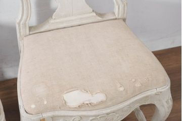 フランスアンティーク　ペイント仕上げ限定　美しい彫刻とシャビーな風合いが魅力的なダイニングチェア4脚セット(椅子、イス、バラ売り可能)(R-081903)