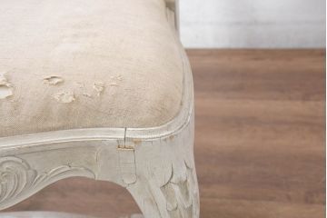 フランスアンティーク　ペイント仕上げ限定　美しい彫刻とシャビーな風合いが魅力的なダイニングチェア4脚セット(椅子、イス、バラ売り可能)(R-081903)