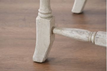フランスアンティーク　ペイント仕上げ限定　美しい彫刻とシャビーな風合いが魅力的なダイニングチェア4脚セット(椅子、イス、バラ売り可能)(R-081903)