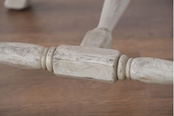 フランスアンティーク　ペイント仕上げ限定　美しい彫刻とシャビーな風合いが魅力的なダイニングチェア4脚セット(椅子、イス、バラ売り可能)(R-081903)
