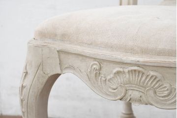 フランスアンティーク　ペイント仕上げ限定　美しい彫刻とシャビーな風合いが魅力的なダイニングチェア5脚セット(椅子、イス、バラ売り可能)(R-081904)