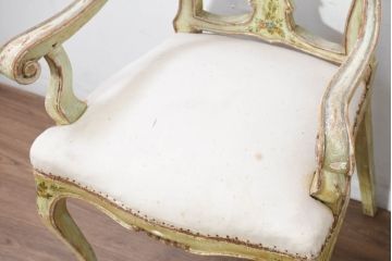 フランスアンティーク　シャビーで上品な雰囲気が魅力的なペイント猫脚アームチェア3脚セット(椅子、イス、サロンチェア、ダイニングチェア、バラ売り可能)(R-081909)