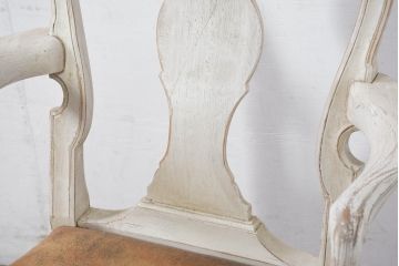 フランスアンティーク　シャビーで上品な雰囲気が魅力的な彫刻入りのアームチェア2脚セット(ダイニングチェア、サロンチェア、椅子、イス、バラ売り可能)(R-081911)