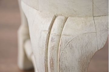 フランスアンティーク　シャビーで上品な雰囲気が魅力的な彫刻入りのアームチェア2脚セット(ダイニングチェア、サロンチェア、椅子、イス、バラ売り可能)(R-081911)