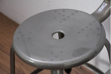 中古　美品　フランス　Nicolle Chair(ニコル・チェア)　Whale Tail(ホエールテイル)　インダストリアルデザインがおしゃれなオールスチールのメタルチェア7脚セット(板座チェア、ダイニングチェア、椅子、イス、バラ売り可能)(定価7脚で約50万円)(R-081914)