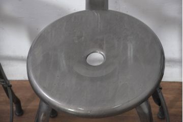 中古　フランス　Nicolle Chair(ニコル・チェア)　Whale Tail(ホエールテイル)　やや小ぶり　インダストリアルデザインがおしゃれなオールスチールのメタルチェア5脚セット(板座チェア、ダイニングチェア、椅子、イス、バラ売り可能)(定価5脚で約29万円)(R-081915)