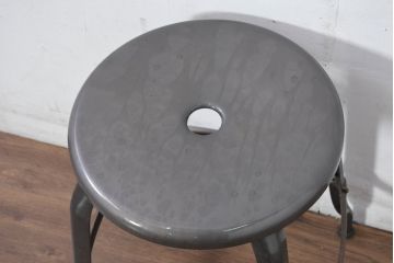 中古　フランス　Nicolle Chair(ニコル・チェア)　インダストリアルデザインがおしゃれなオールスチールのメタルスツール(板座チェア、丸椅子、丸イス)(定価約4万円)(R-081916)