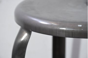 中古　フランス　Nicolle Chair(ニコル・チェア)　インダストリアルデザインがおしゃれなオールスチールのメタルスツール(板座チェア、丸椅子、丸イス)(定価約4万円)(R-081916)