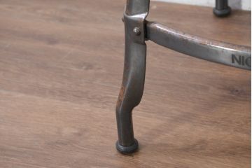 中古　フランス　Nicolle Chair(ニコル・チェア)　インダストリアルデザインがおしゃれなオールスチールのメタルスツール(板座チェア、丸椅子、丸イス)(定価約4万円)(R-081916)
