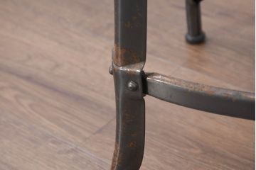 中古　フランス　Nicolle Chair(ニコル・チェア)　インダストリアルデザインがおしゃれなオールスチールのメタルスツール(板座チェア、丸椅子、丸イス)(定価約4万円)(R-081916)
