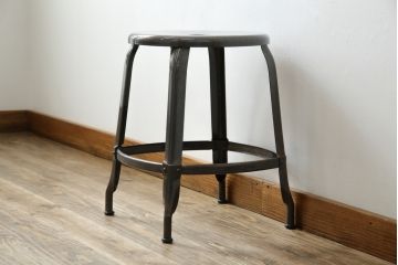 中古　フランス　Nicolle Chair(ニコル・チェア)　インダストリアルデザインがおしゃれなオールスチールのメタルスツール(板座チェア、丸椅子、丸イス)(定価約4万円)(R-081916)