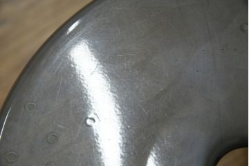 中古　フランス　Nicolle Chair(ニコル・チェア)　インダストリアルデザインがおしゃれなオールスチールのメタルスツール(板座チェア、丸椅子、丸イス)(定価約4万円)(R-081916)