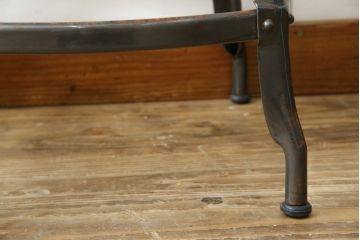 中古　フランス　Nicolle Chair(ニコル・チェア)　インダストリアルデザインがおしゃれなオールスチールのメタルスツール(板座チェア、丸椅子、丸イス)(定価約4万円)(R-081916)