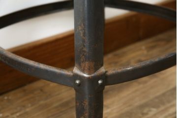 中古　フランス　Nicolle Chair(ニコル・チェア)　インダストリアルデザインがおしゃれなオールスチールのメタルスツール(板座チェア、丸椅子、丸イス)(定価約4万円)(R-081916)