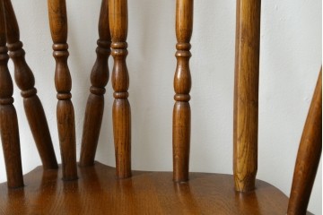 和製ビンテージ　美品　柏木工(KASHIWA)　楢(ナラ)材　挽き物加工が施された背もたれと脚が魅力的なアームチェア　(R-081918)
