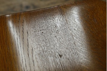 和製ビンテージ　美品　柏木工(KASHIWA)　楢(ナラ)材　挽き物加工が施された背もたれと脚が魅力的なアームチェア　(R-081918)