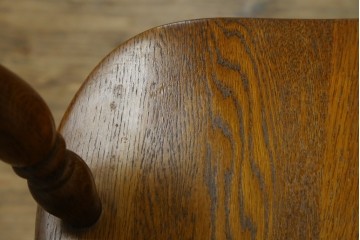 和製ビンテージ　美品　柏木工(KASHIWA)　楢(ナラ)材　挽き物加工が施された背もたれと脚が魅力的なアームチェア　(R-081918)