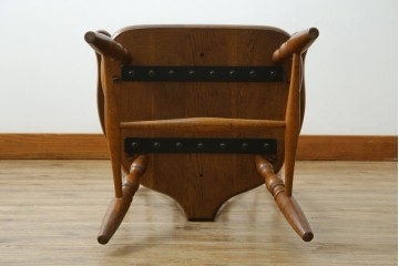 和製ビンテージ　美品　柏木工(KASHIWA)　楢(ナラ)材　挽き物加工が施された背もたれと脚が魅力的なアームチェア　(R-081918)