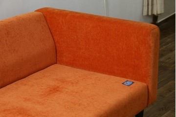 中古　美品　ACME Furniture(アクメ ファニチャー)　JETTY(ジェッティ)　色味や柄のバランスがおしゃれな3Pソファ　定価約40万円　(R-081928)