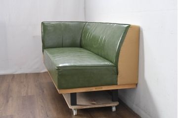 中古　美品　UP TOWN FURNITURE(アップタウン・ファニチャー)　PULLEY(プーリー)　合皮　レトロな色使いがおしゃれな2人掛けカウチソファ(二人掛け、2Pソファ、コーナーソファ)(R-081930)