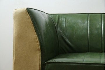 中古　美品　UP TOWN FURNITURE(アップタウン・ファニチャー)　PULLEY(プーリー)　合皮　レトロな色使いがおしゃれな2人掛けカウチソファ　(R-081930)