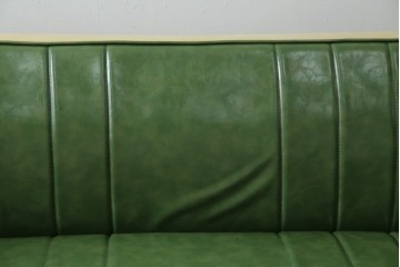 中古　美品　UP TOWN FURNITURE(アップタウン・ファニチャー)　PULLEY(プーリー)　合皮　レトロな色使いがおしゃれな2人掛けカウチソファ　(R-081930)