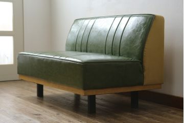 中古　美品　UP TOWN FURNITURE(アップタウン・ファニチャー)　PULLEY(プーリー)　合皮　レトロな色使いがおしゃれな2人掛けソファベンチ(二人掛け、2Pソファ)(R-081931)