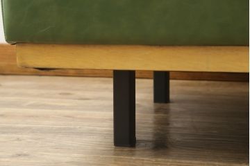 中古　美品　UP TOWN FURNITURE(アップタウン・ファニチャー)　PULLEY(プーリー)　合皮　レトロな色使いがおしゃれな2人掛けソファベンチ(二人掛け、2Pソファ)(R-081931)