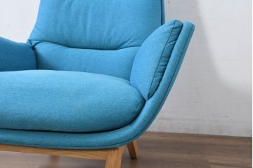 中古　美品　デンマーク　IDC大塚家具取り扱い　THECA(テカ)　MORO(モロ)　鮮やかな色合いが空間のアクセントになるイージーチェア(アームチェア、1P、一人掛け、1人掛け、イス、椅子、北欧)(定価約15万円)(R-081934)