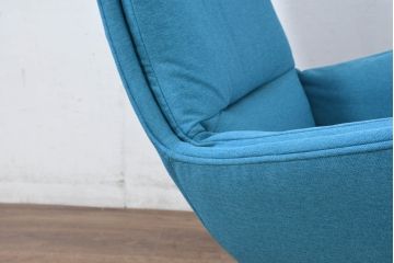 中古　美品　デンマーク　IDC大塚家具取り扱い　THECA(テカ)　MORO(モロ)　鮮やかな色合いが空間のアクセントになるイージーチェア(アームチェア、1P、一人掛け、1人掛け、イス、椅子、北欧)(定価約15万円)(R-081934)