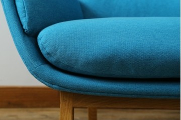 中古　美品　デンマーク　IDC大塚家具取り扱い　THECA(テカ)　MORO(モロ)　鮮やかな色合いが空間のアクセントになるイージーチェア　定価約15万円　(R-081934)
